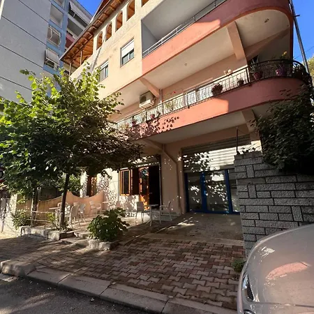 Grandpa's At Gjirokastra! Apartamento *